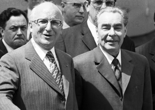 The visit of the Soviet Head of State and Party Leonid Brezhnev to Bonn from 18-22 May 1973 was a step towards easing tensions in East-West relations by Willy Brandt. Leonid Brezhnev at Gymnich Castle. with Heinz Kuehn