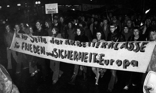 Supporters and friends of the SPD/FDP government coalition demonstrated in Bonn on 26 April 1972 with a torchlight march and rally in favour of the government and the ratification of the Eastern treaties