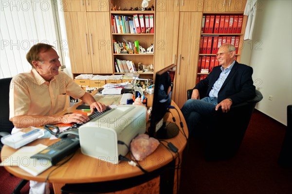 This internist in the centre of a larger city works mainly as a family doctor. The photo shows: Consulting a patient