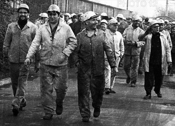 This warning strike of the steel workers of Hoesch AG Westfalenhuette on 10 January 1972 in Dortmund was a spontaneous strike which the participants extended to a demonstration in the city