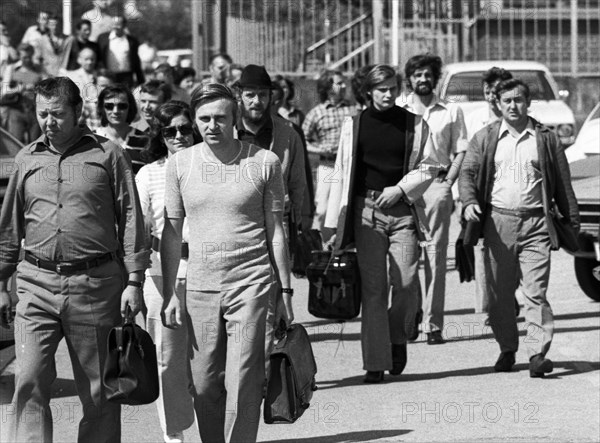 Many workers at the Opel factory in Bochum - here on 23 August 1973 - also took part in the wildcat strikes that swept through many parts of the Ruhr region. Shift change of the non-strikers