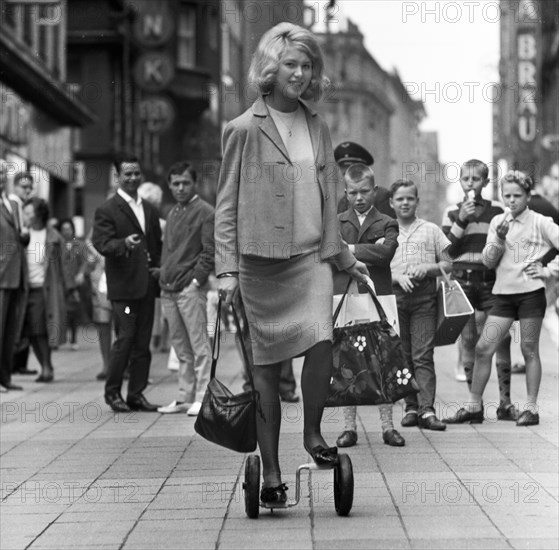 Shopping on Westenhellweg and leisure in Dortmund's open-air swimming pool with Twisty