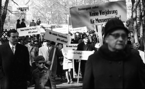 Good Friday 1945 the forest in Rombergpark was a place of crime. The commemoration of the Nazi crimes here on 23. 3. 1967 in Dortmund Bittermark a demonstration against neo-Nazism