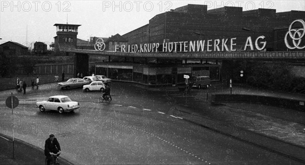 Shift change at Krupphuettenwerke AG on 14. 9. 1971 in Rheinhausen