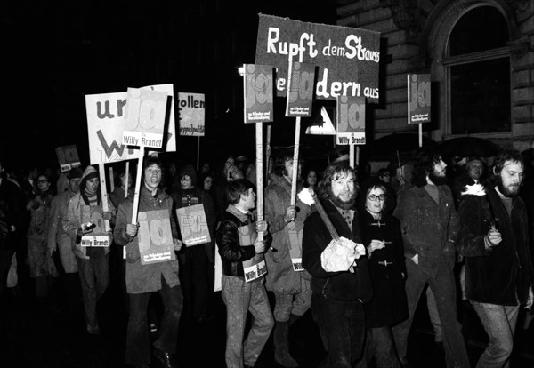 Supporters and friends of the SPD/FDP government coalition demonstrated in Bonn on 26 April 1972 with a torchlight march and rally in favour of the government and the ratification of the Eastern treaties