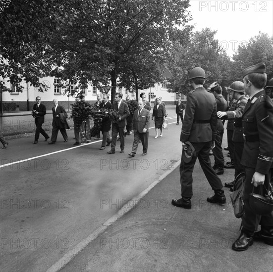 The shooting of Cologne sailors Max Reichspietsch and Albin Koebes on 5 September 1917 in Cologne-Wahn for mutiny prompted youth associations to protest and lay a wreath in commemoration after 50 years