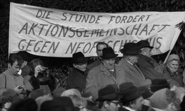 The traditional tribute to murdered Nazi victims on Good Friday 1945 in Rombergpark in Dortmund is also a demonstration