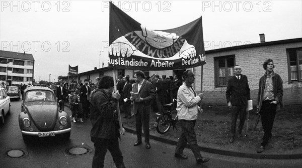 The report in a daily newspaper in Duesseldorf in 1968 about rent-seeking by Turkish guest workers aroused the pastor. The pastor of the Protestant church was agitated and called on his congregation to protest. Protest of the church congregation