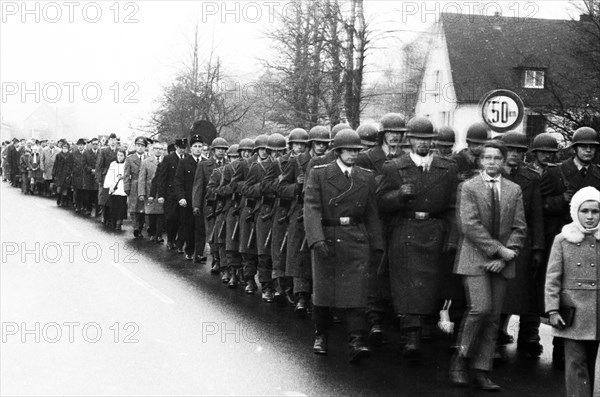 A meeting of the traditional associations of the Waffen- SS to honour their dead of the 6th SS Division North on 14. 11. 1971 in Hunrueck was accompanied by the Bundeswehr with officers and a squad of recruits