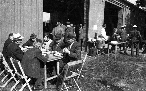 The auction of a bankrupt farm on 22. 09. 1971 in Greven in Muensterland