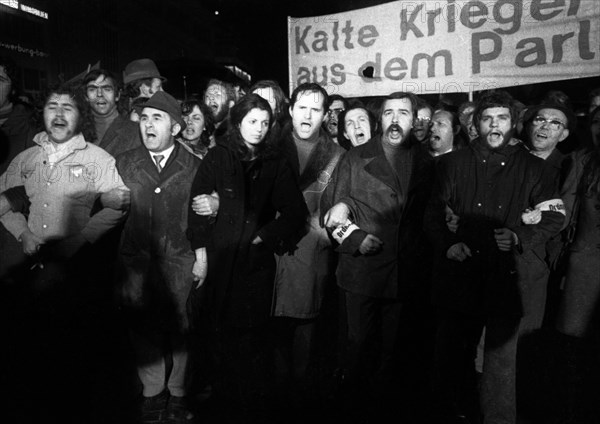 Supporters and friends of the SPD/FDP government coalition demonstrated in Bonn on 26 April 1972 with a torchlight march and rally in favour of the government and the ratification of the Eastern treaties