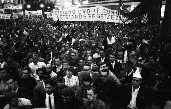 Many thousands of people gathered in Bonn on 11. 5. 1968 for the March on Bonn to protest against the emergency laws