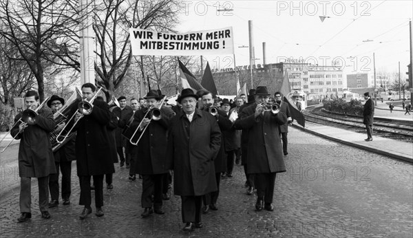 Trade union activities in the years 1965 to 1971 on the subject of co-determination and Montanmitbestimmung in the Ruhr area