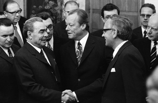 On the arrival of the Soviet Head of State and Party Leonid Brezhnev by Willy Brandt on 18. 5. 1973