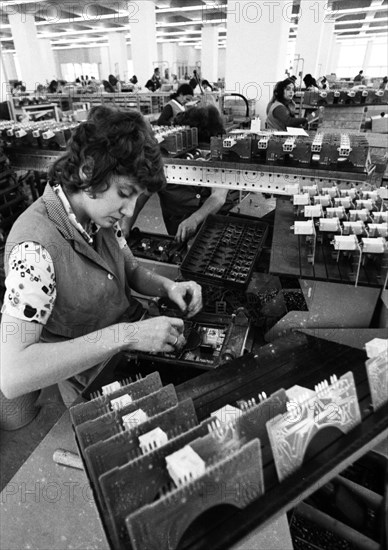 Women's workplaces at Siemens on 22. 11. 1973 during the production of telephone sets in Bocholt