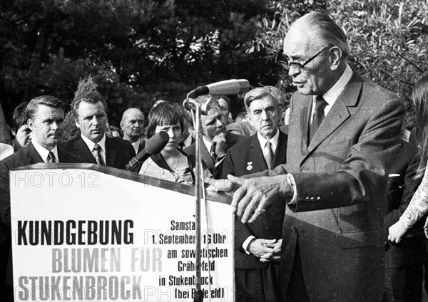 The traditional commemoration ceremony Flowers for Stukenbrock