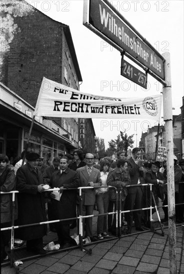 The second meeting of Chancellor Willy Brandt with GDR MP Willi Stoph on 21 May 1971 in Kassel was accompanied by a large number of statements for and against the Brandt government's policy of detente. CSU
