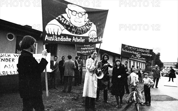 The report in a daily newspaper in Duesseldorf in 1968 about rent-seeking by Turkish workers aroused the pastor of the Protestant church. The report in a daily newspaper in Duesseldorf in 1968 about the rent control of Turkish migrant workers aroused the pastor of the Protestant church