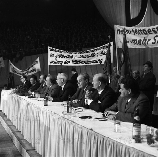 Trade union activities in the years 1965 to 1971 on the subject of co-determination and Montanmitbestimmung in the Ruhr area