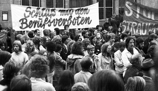 Those affected by the Radical Decree and the occupational bans demonstrated on 10 June 1972 in Bielefeld against the occupational bans