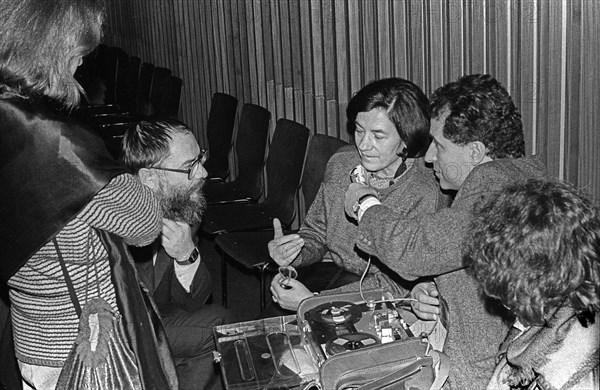 (with the French poet Alain Lance) (middle: writer Christa W) (with the French poet Alain Lance) (middle: writer Christa W) (middle: writer Christa) (with the French poet Alain Lance) (middle: writer Christa) (middle: writer Christa) (middle: writer Christa) (middle: writer Christa) (middle: writer Christa) (middle: writer Christa) (middle: writer Christa) Poet Alain Lance) (middle: Writer Christa W) (with the French poet Alain Lance) (middle: Writer Christa W) (with the French poet Alain Lance) (middle: Writer Christa W) (middle: Writer Christa) (with the French poet Alain Lance) Poetry