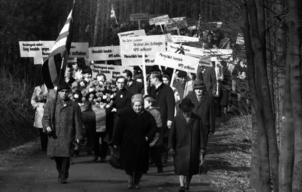 The traditional tribute to murdered Nazi victims on Good Friday 1945 in Rombergpark in Dortmund is also a demonstration