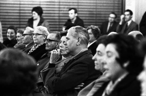 This meeting of affected tenants took a stand against usury in Duesseldorf