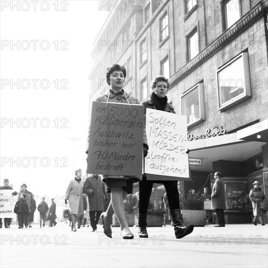 A protest of leftists and pacifists in the centre of Essen in 1965 turned against a glorification of Nazi crimes with a protest