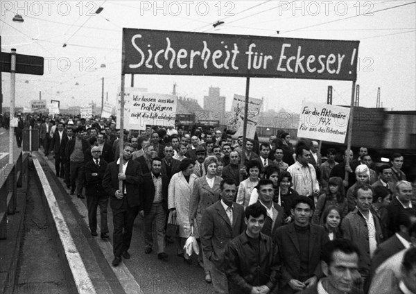 4000 workers of the steelworks Suedwestfalen AG took to the streets in Hagen on 4 October 1971 to protest for their jobs