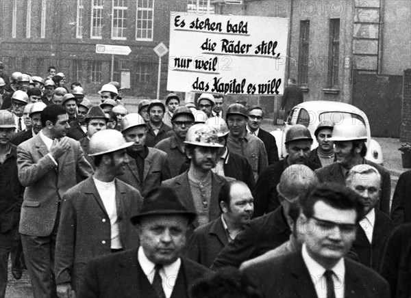 4000 workers of the steelworks Suedwestfalen AG took to the streets in Hagen on 4 October 1971 to protest for their jobs