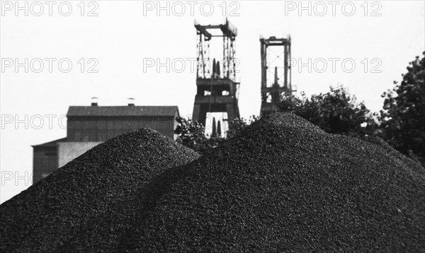 Characteristic of the Ruhr region around 1973 - here in Nov. 1973 - were the coal dumps all over the area. Essen. Coal dumps at the Emil Fritz colliery