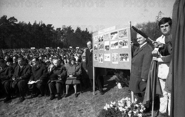 Good Friday 1945 the forest in Rombergpark was a place of crime. The commemoration of the Nazi crimes here on 23. 3. 1967 in Dortmund Bittermark a demonstration against neo-Nazism