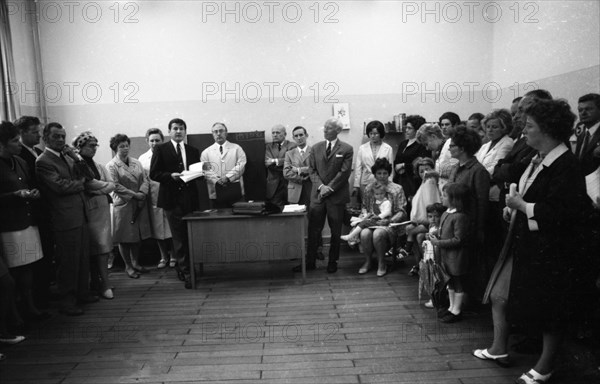 Parents and pupils of the Dortmund Loh School