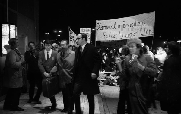 Several hundred students from the University of Duesseldorf gathered in front of the Hilton Hotel in 1971 to protest a banquet in the face of hunger and oppression in Brazil