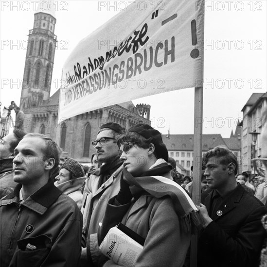 The Congress Emergency of Democracy was a first significant manifestation of trade unions and other democratic forces against the emergency laws on 30. 10. 1966 at the Roemer in Frankfurt/M