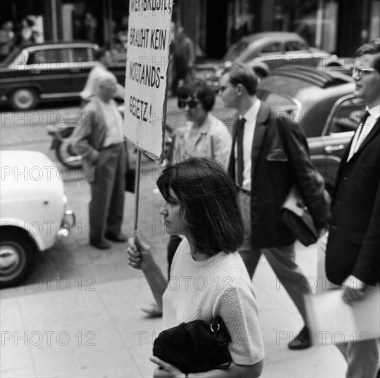 The peace movement demonstrated in Bonn on 16. 6. 1965 against the emergency laws and nuclear weapons