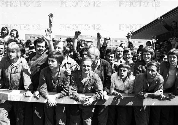 Many workers at the Opel factory in Bochum - here on 23 August 1973 - also took part in the wildcat strikes that swept through many parts of the Ruhr region