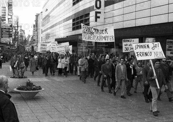 Spanish guest workers and German students demonstrated for victims of Franco dictatorship in Dortmund city centre on 25. 3. 1972