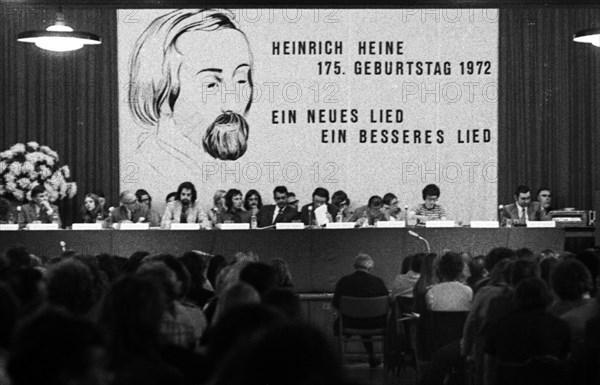 The wishes of the professors and students on the occasion of Heinrich Heine's 175th birthday on 6 June 1972 in Duesseldorf were also addressed to the university that was to bear his name