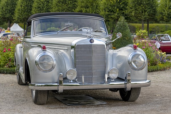 Vintage Mercedes 300 S Cabriolet