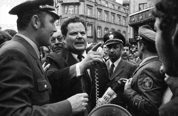 The second meeting of Chancellor Willy Brandt with GDR MP Willi Stoph on 21 May 1971 in Kassel was accompanied by a large number of statements for and against the Brandt government's policy of detente. Herbert Mies
