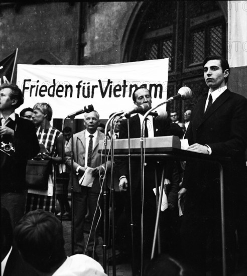 Congress of the student organisation SDS Sozialisischer Deutscher Studentenbund at the University of Frankfurt/M. on 22. 5. 1966