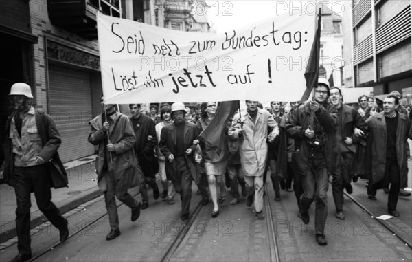 Many thousands of people gathered in Bonn on 11. 5. 1968 for the March on Bonn to protest against the emergency laws