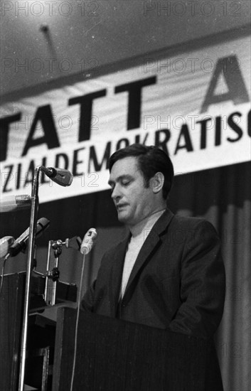 The Young Socialists had invited to a congress for apprentices on 28 November 1970 in Duesseldorf under the motto: Training instead of exploitation