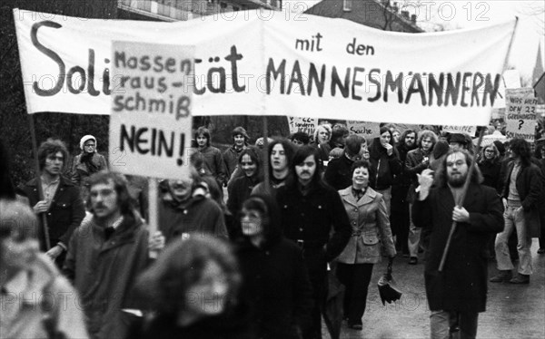 The dismissal of workers at the Mannesmann factory after a spontaneous strike not led by the union provoked protests by Mannesmann workers in Duisburg and other locations on 7 November 1973 and solidarity from workers at other factories