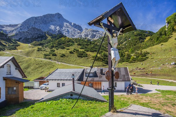 Wayside shrine on the Hochalm with Alpspitze 2628m