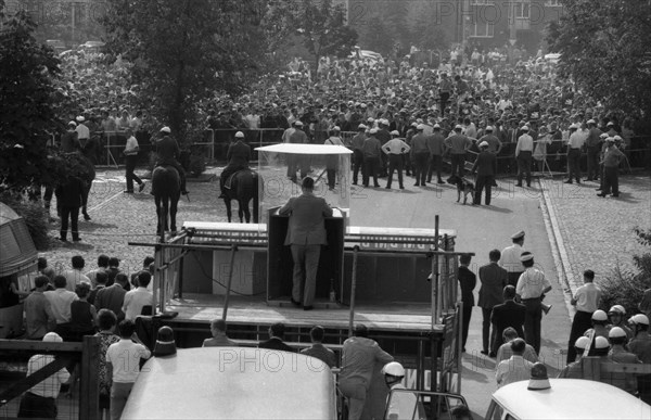 The neo-Nazi NPD also took part in the election campaign for the 1969 Bundestag elections