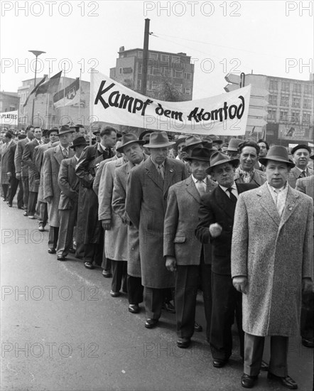 The traditional 1 May 1958 parade of the DGB. here in Hanover