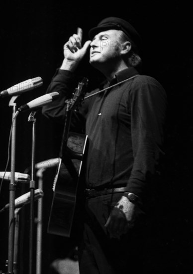 The artist and cabaret artist Dietrich Kittner on 08. 10. 1971 on the occasion of the 10th anniversary of the music publishing house Plaenein Dortmund