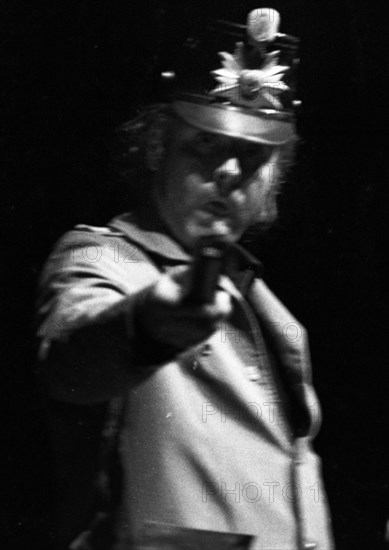 The artist and cabaret artist Dietrich Kittner on 08. 10. 1971 on the occasion of the 10th anniversary of the music publishing house Plaenein Dortmund